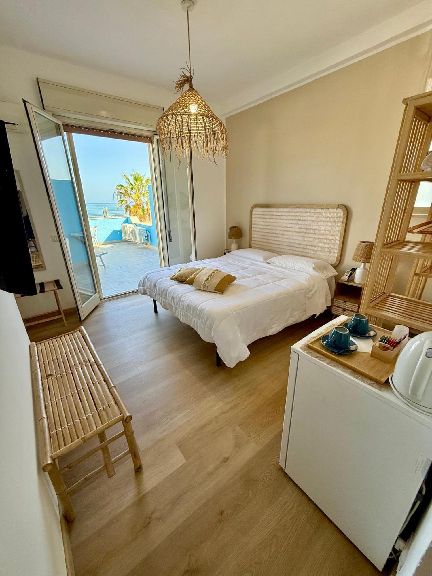 Terrazze Sul Mare Bed & Breakfast Pozzallo Ngoại thất bức ảnh
